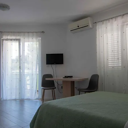 Cape Kamenjak In Apartment